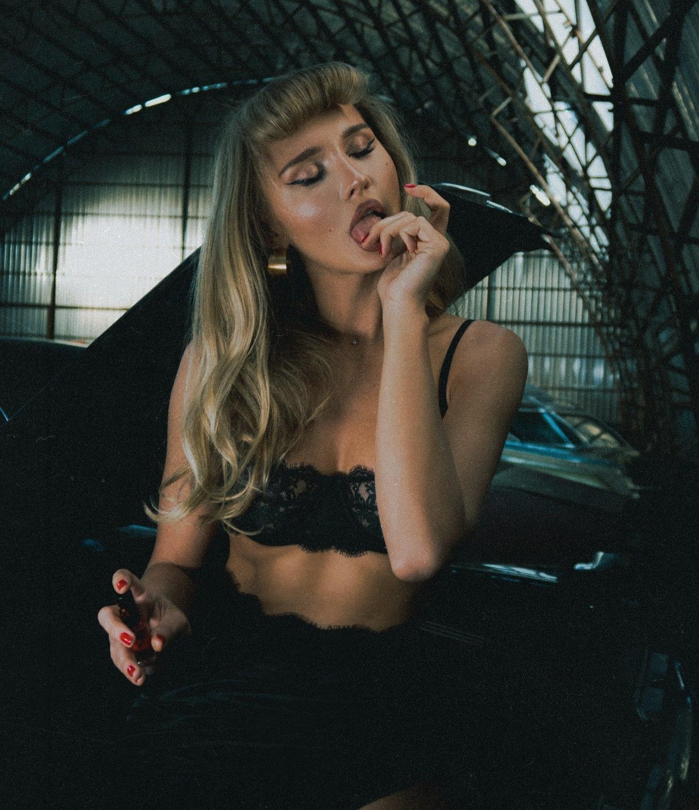 Вика привлекальеная девушка из Королева цена от 7000 руб