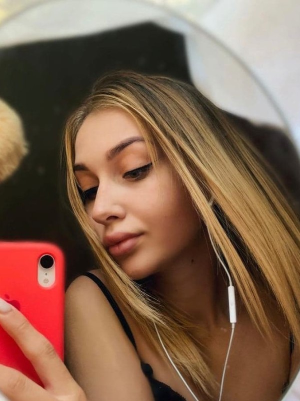 🎥 Эльвира привлекательная девушка из Королева цена от 7000 руб